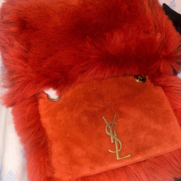 Saint Laurent Small Kate Reversible Shoulder Bag in a vibrant poppy red - Picture 4 of 10